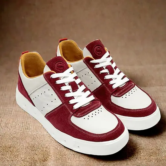 Sneaker red